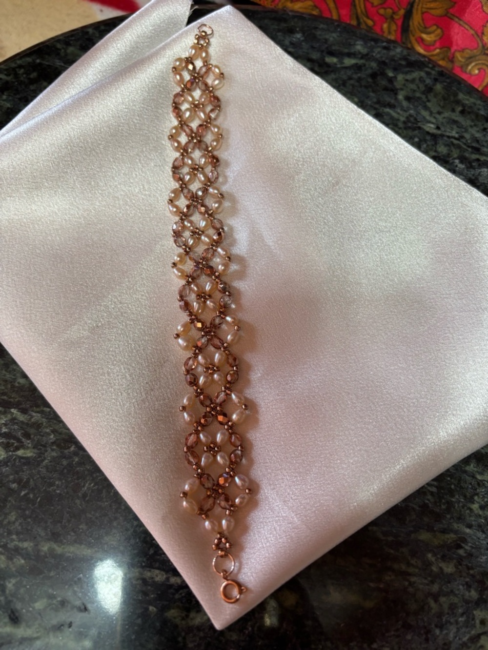 Freshwater pearl bracelet with coppertone crystal accent beads 8 inches - Picture 8 of 8